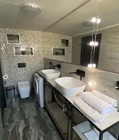 Penthouse Bacvice 公寓
